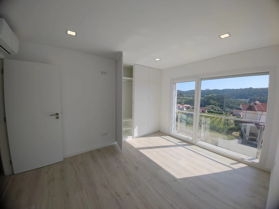 Moradia T4 para Venda em Antuzede e Vil de Matos Foto 14