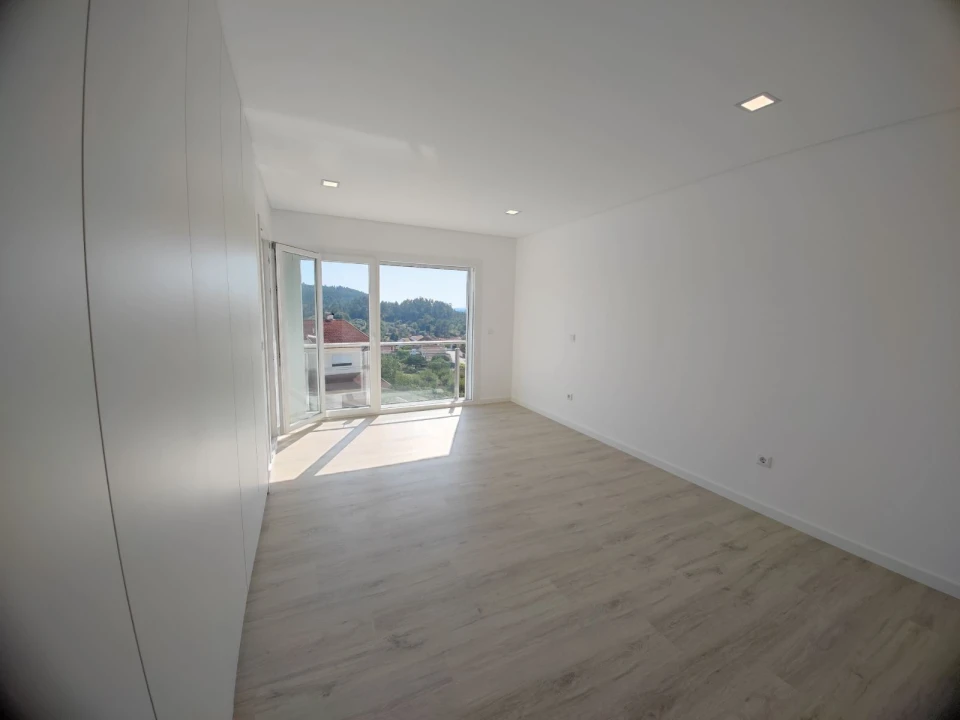 Moradia T4 para Venda em Antuzede e Vil de Matos Foto 19