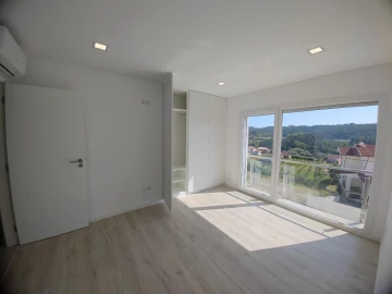 Moradia T4 para Venda em Antuzede e Vil de Matos