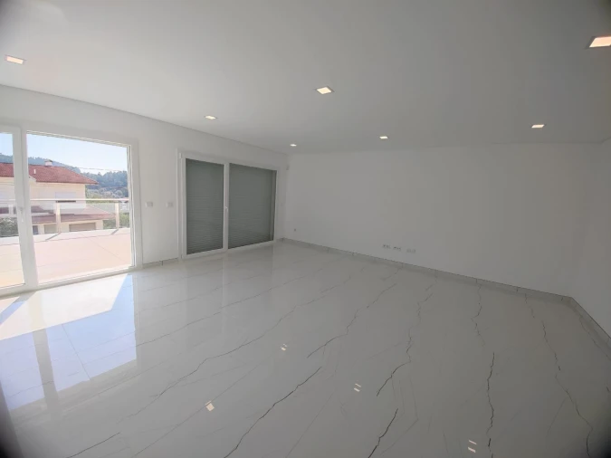 Moradia T4 para Venda em Antuzede e Vil de Matos Foto 11