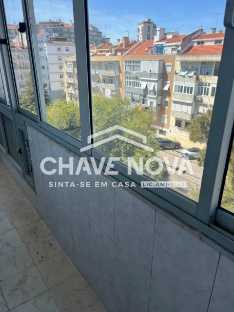 Apartamento T2 para Venda em Benfica