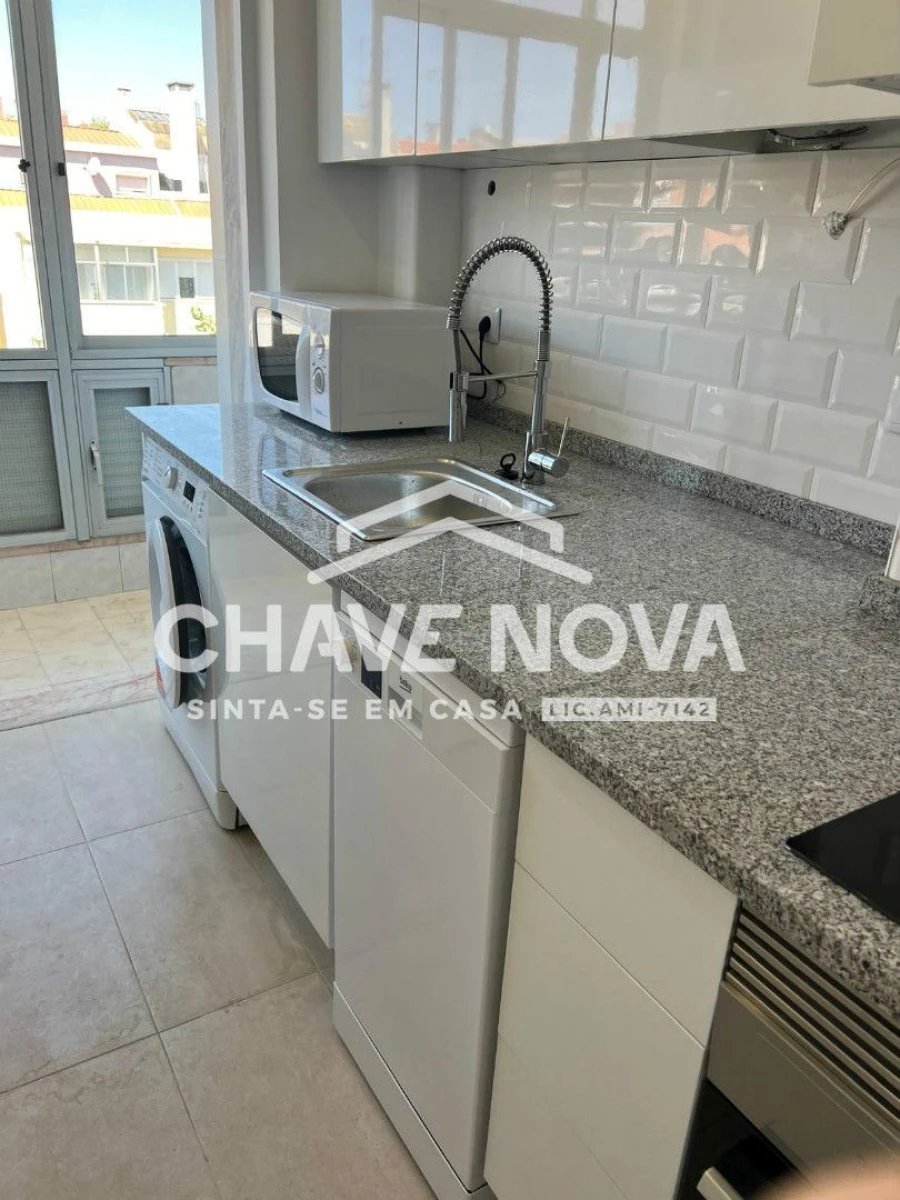 Apartamento T2 para Venda em Benfica Foto 4