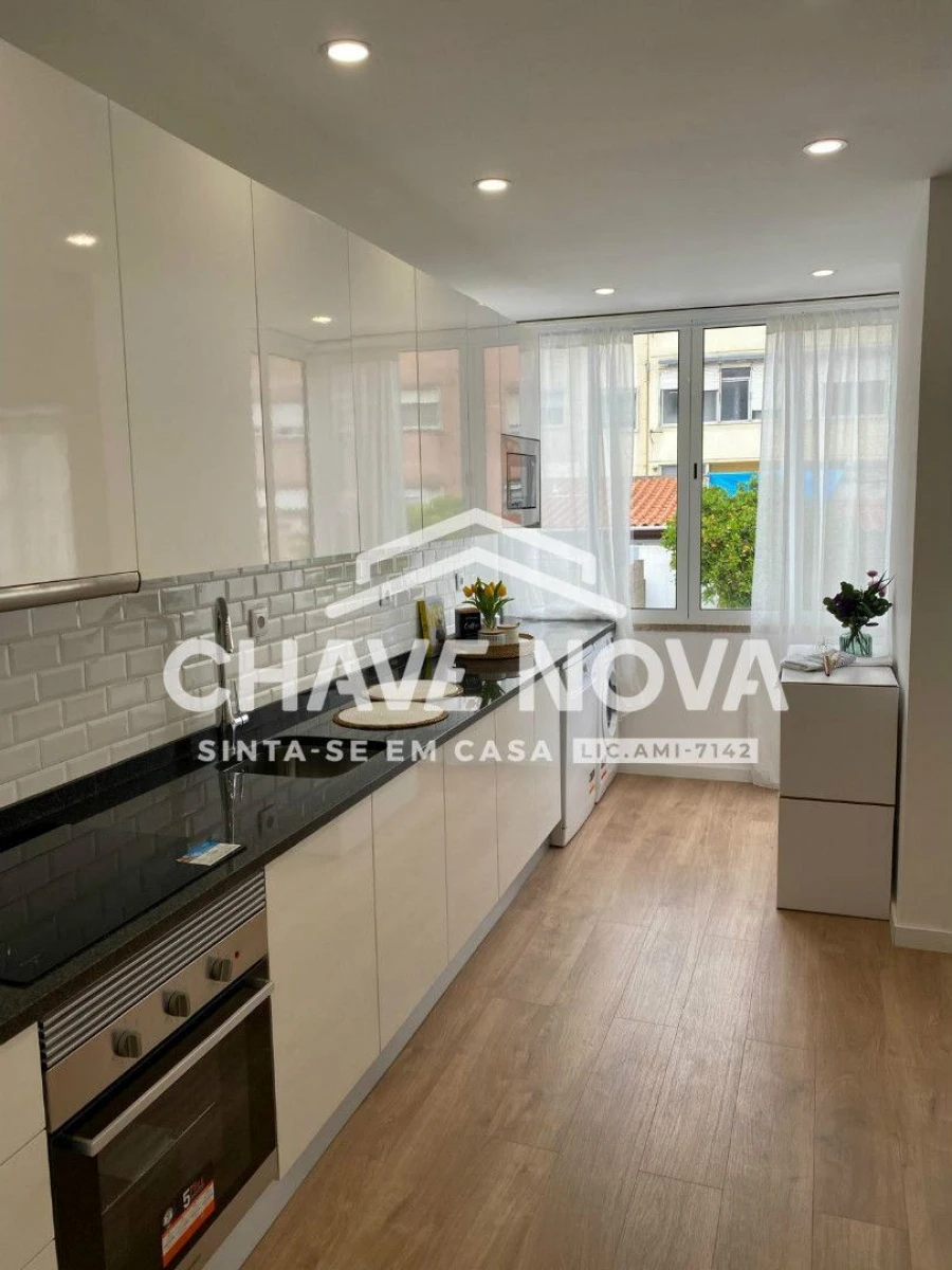 Apartamento T2 para Venda em Benfica Foto 2
