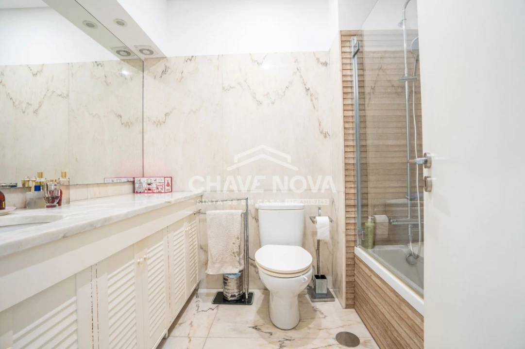 Apartamento T3 para Venda em Lordelo do Ouro e Massarelos Foto 12