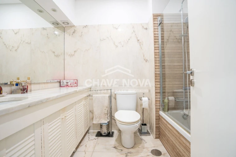 Apartamento T3 para Venda em Lordelo do Ouro e Massarelos Foto 12