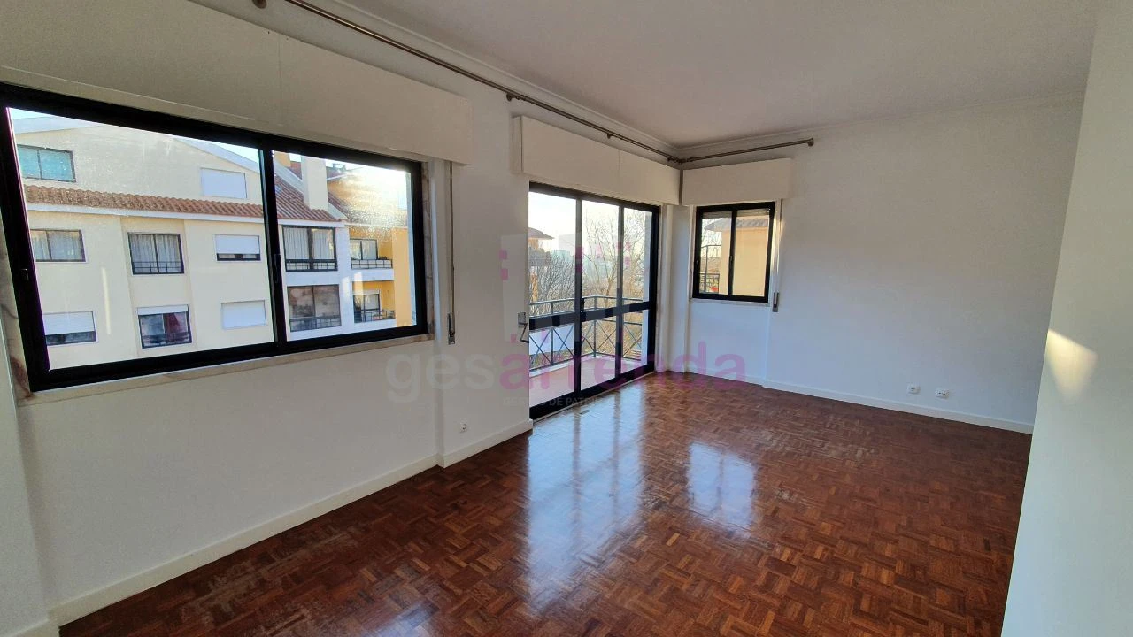 Apartamento T2 para Arrendamento em Carcavelos e Parede Foto 7
