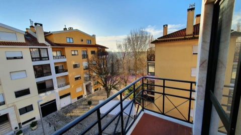 Apartamento T2 para Arrendamento em Carcavelos e Parede