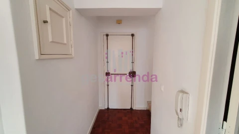 Apartamento T2 para Arrendamento em Carcavelos e Parede