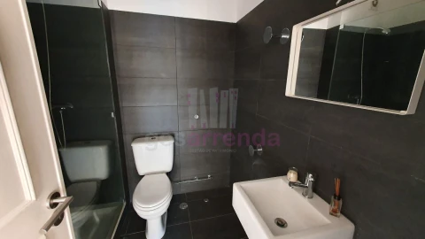 Apartamento T2 para Arrendamento em Carcavelos e Parede
