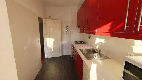 Apartamento T2 para Arrendamento em Carcavelos e Parede