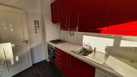 Apartamento T2 para Arrendamento em Carcavelos e Parede