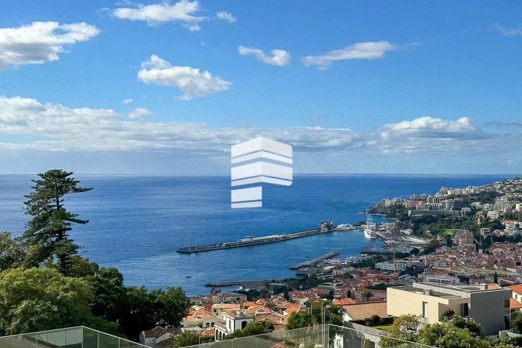 Moradia T4 para Venda em Funchal (Santa Maria Maior) Foto 28