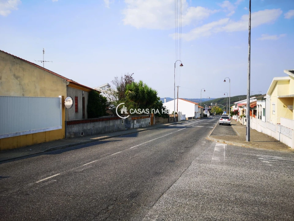 Moradia T3 para Venda em Tramagal Foto 3