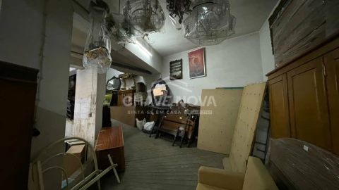 Negócio para Venda em Santa Marinha e São Pedro da Afurada