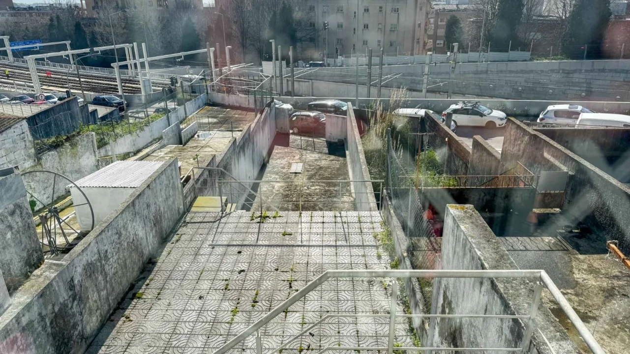 Loja para Arrendamento em Arcozelo Foto 10