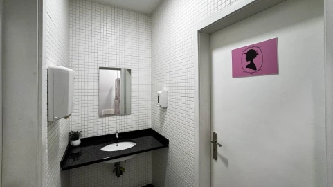 Loja para Arrendamento em Arcozelo