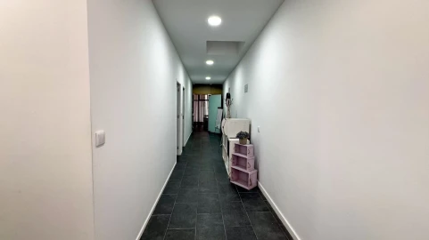 Loja para Arrendamento em Arcozelo