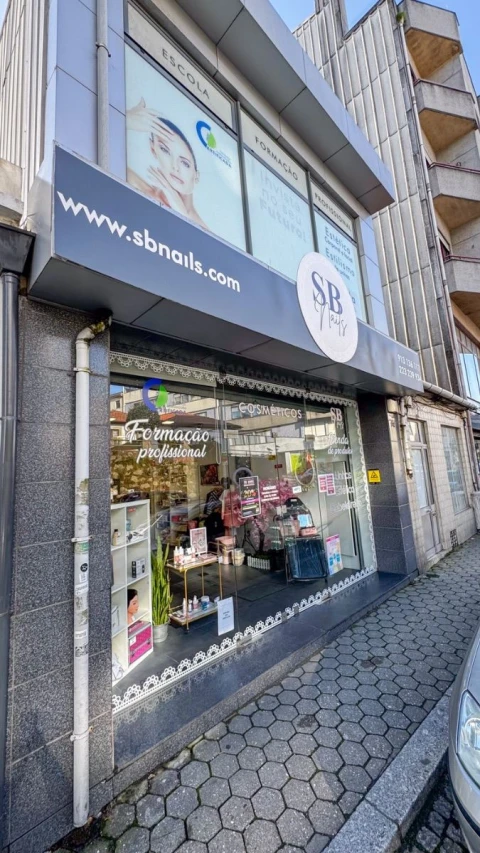 Loja para Arrendamento em Arcozelo