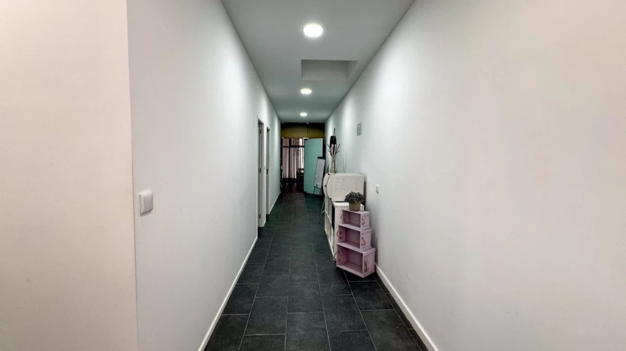 Loja para Arrendamento em Arcozelo Foto 8