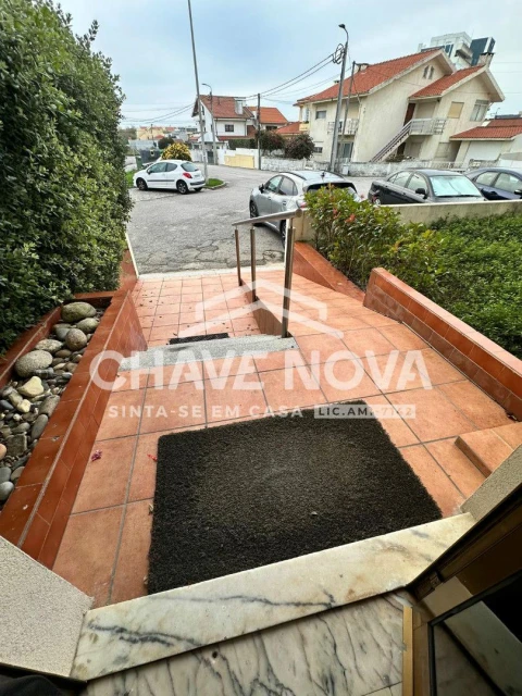 Apartamento T3 para Arrendamento em Arcozelo