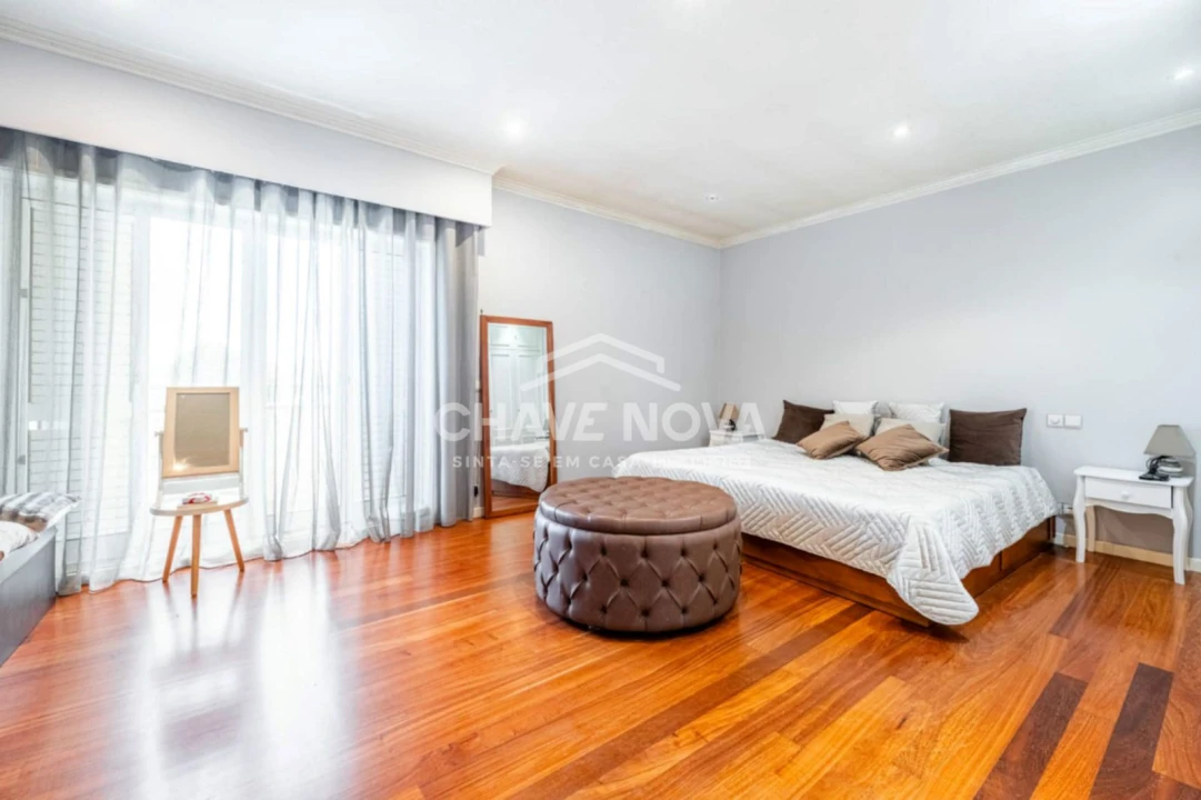Moradia T4 para Venda em Arcozelo Foto 4