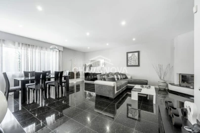 Moradia T4 para Venda em Arcozelo