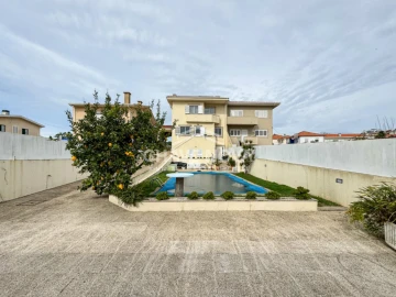Moradia T4 para Venda em Arcozelo