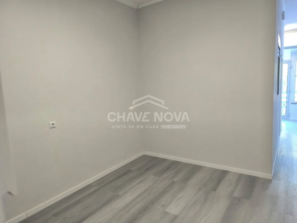 Apartamento T1 para Venda em Agualva e Mira-Sintra Foto 4