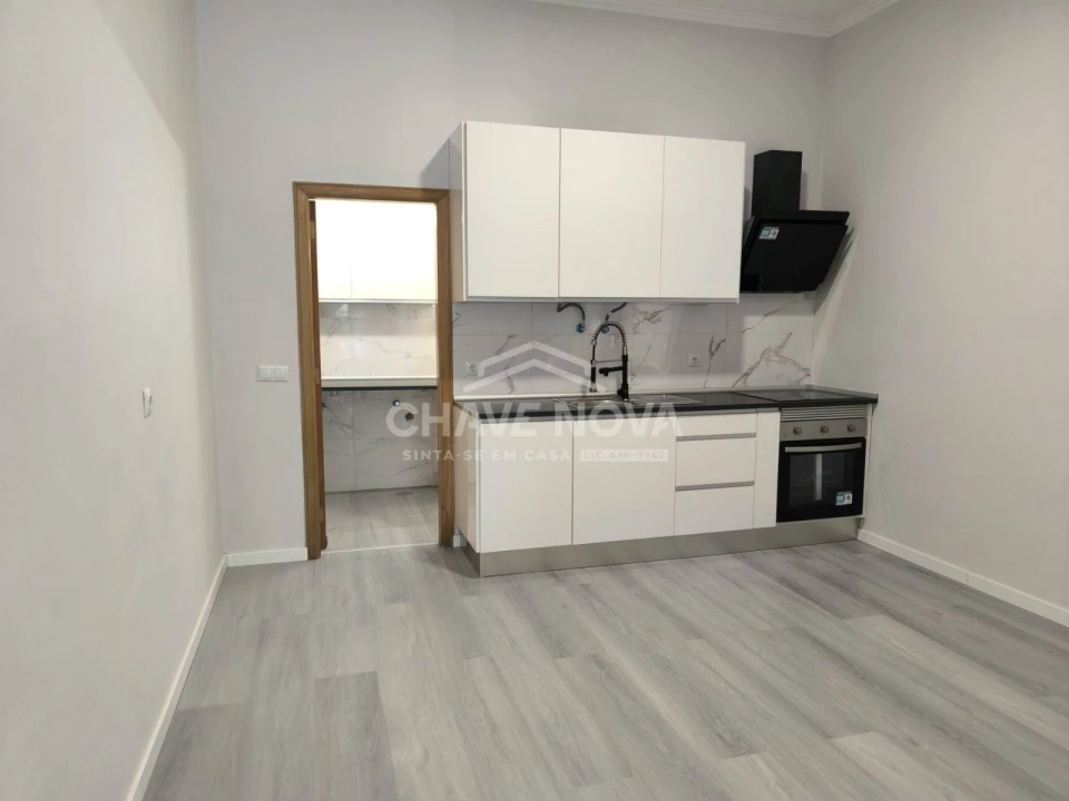 Apartamento T1 para Venda em Agualva e Mira-Sintra Foto 5