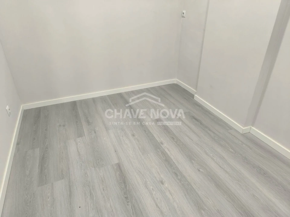 Apartamento T1 para Venda em Agualva e Mira-Sintra Foto 13