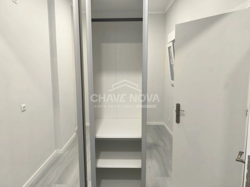 Apartamento T1 para Venda em Agualva e Mira-Sintra Foto 14