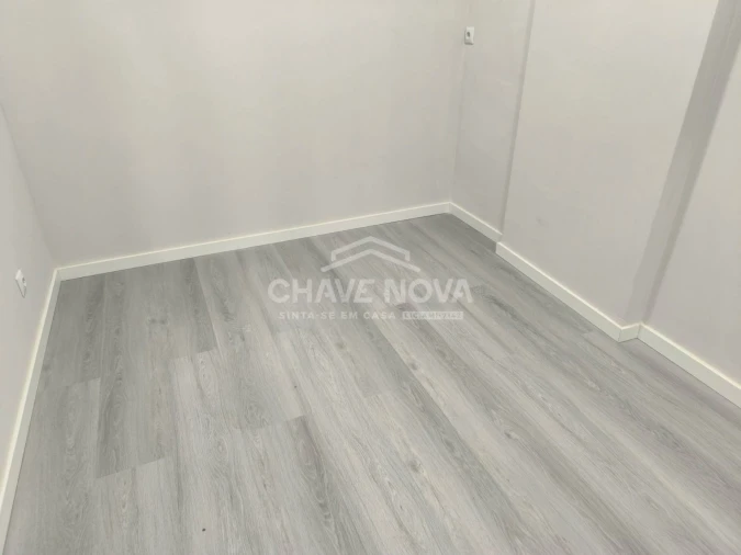 Apartamento T1 para Venda em Agualva e Mira-Sintra Foto 13