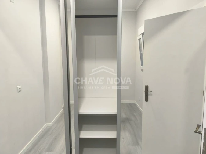 Apartamento T1 para Venda em Agualva e Mira-Sintra Foto 14