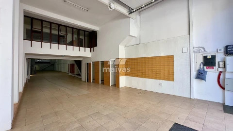 Armazém para Arrendamento em Custóias, Leça do Balio e Guifões