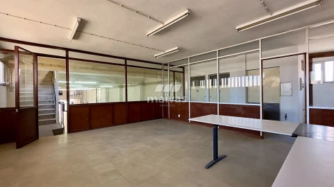 Armazém para Arrendamento em Custóias, Leça do Balio e Guifões