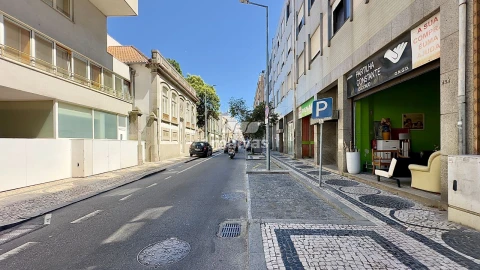 Armazém para Arrendamento em Custóias, Leça do Balio e Guifões