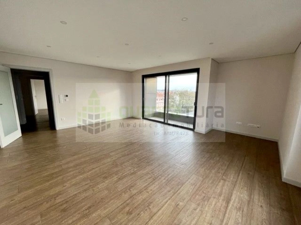 Apartamento T4 para Venda em Cedofeita, Santo Ildefonso, Sé, Miragaia, São Nicolau e Vitória Foto 1