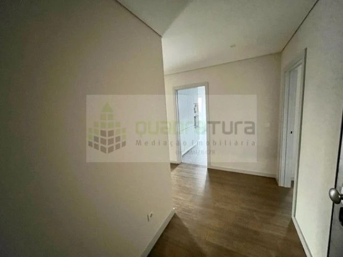 Apartamento T4 para Venda em Cedofeita, Santo Ildefonso, Sé, Miragaia, São Nicolau e Vitória Foto 4