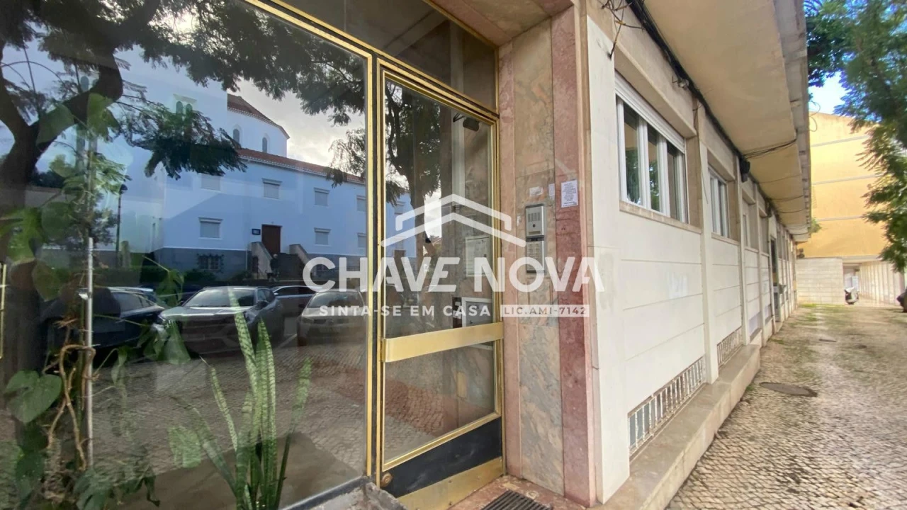 Apartamento T2 para Venda em Venteira Foto 4