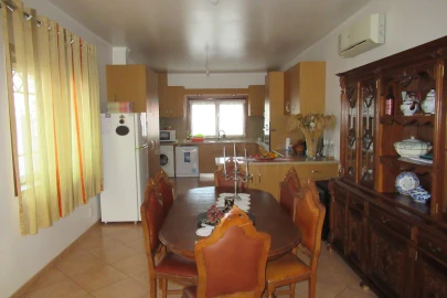 Moradia T5 para Venda em São João Baptista