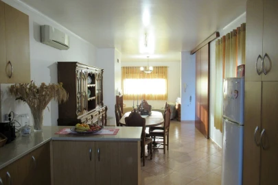 Moradia T5 para Venda em São João Baptista