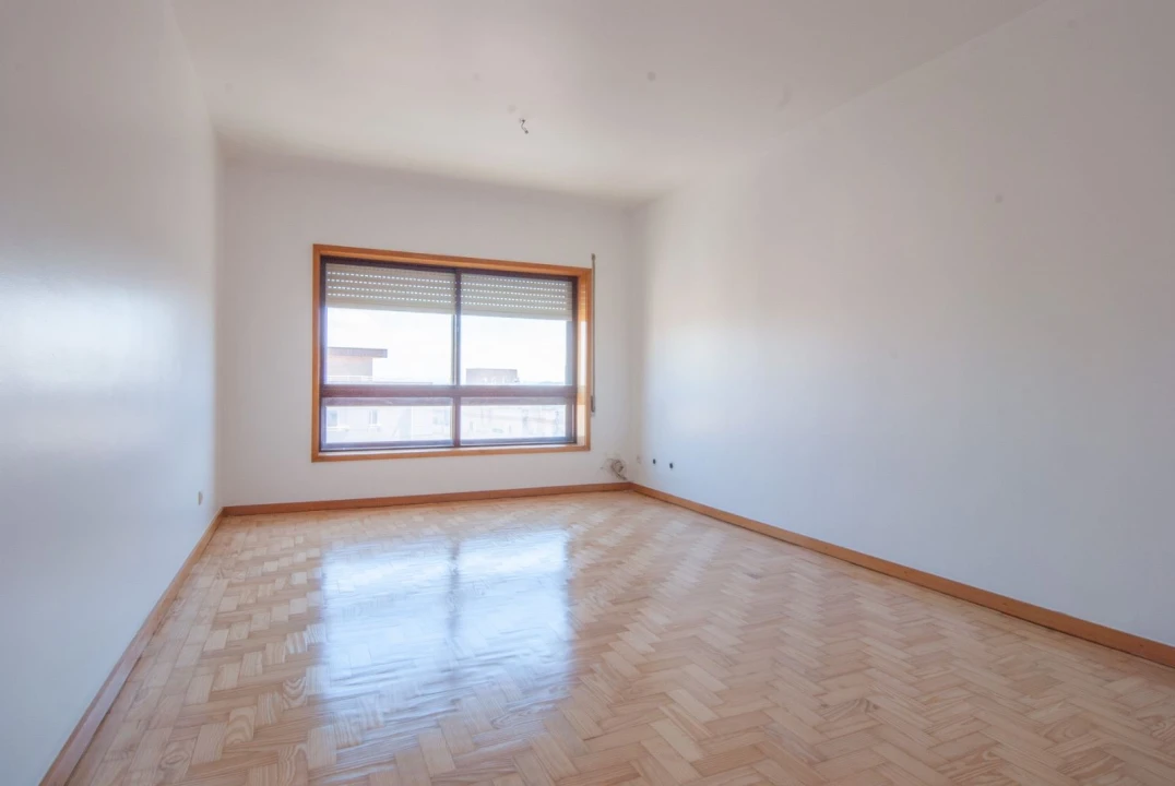 Apartamento T3 para Arrendamento em Vilar de Andorinho Foto 1