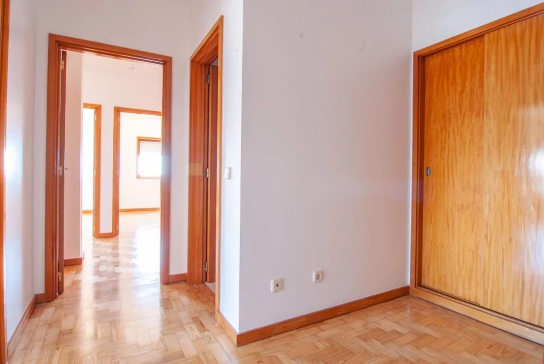 Apartamento T3 para Arrendamento em Vilar de Andorinho Foto 6