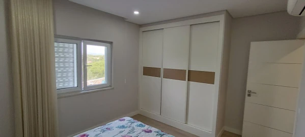 Moradia T5 para Venda em Quarteira