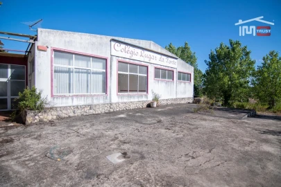 Armazém para Venda em Vila Chã de Ourique