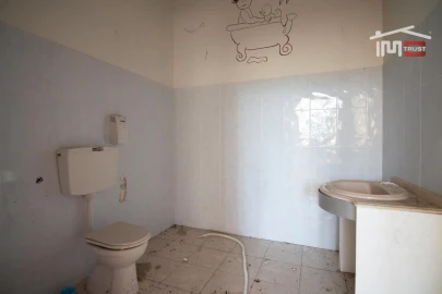 Armazém para Venda em Vila Chã de Ourique