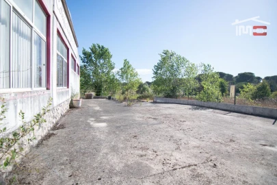 Armazém para Venda em Vila Chã de Ourique