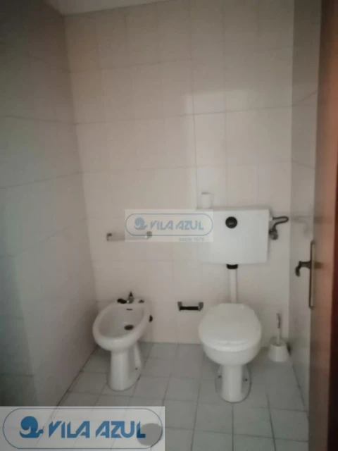 Loja para Arrendamento em Selho (São Jorge)