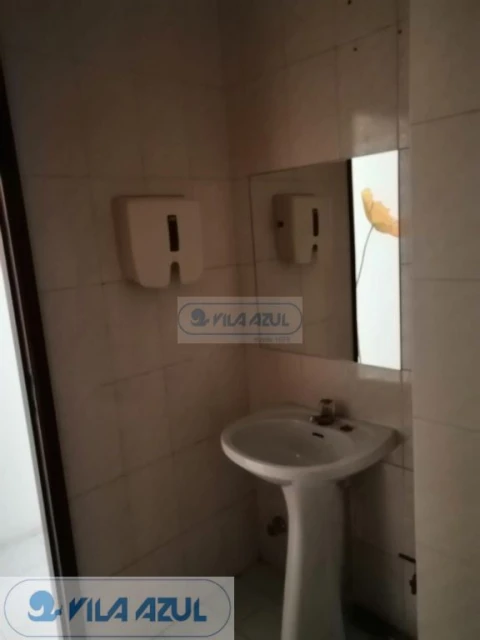 Loja para Arrendamento em Selho (São Jorge)