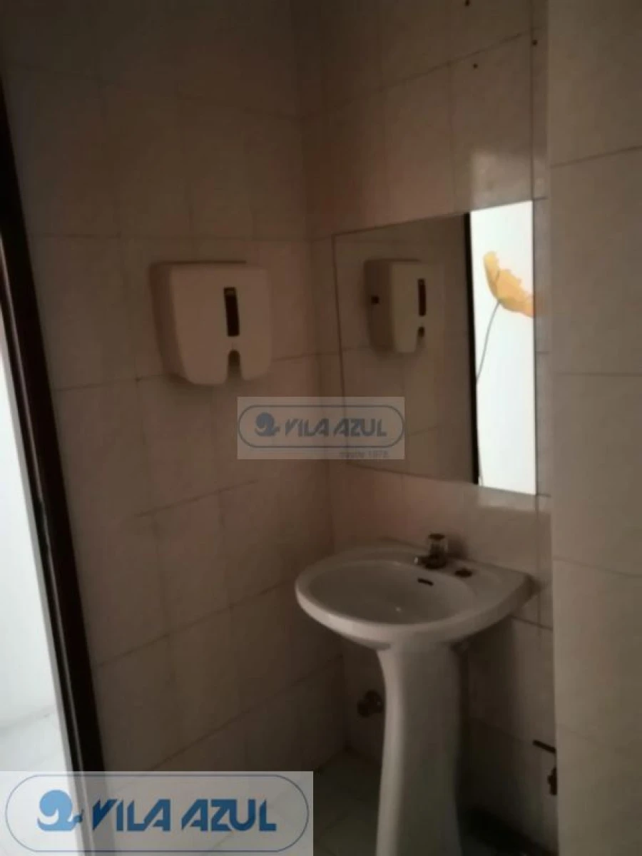 Loja para Arrendamento em Selho (São Jorge) Foto 7